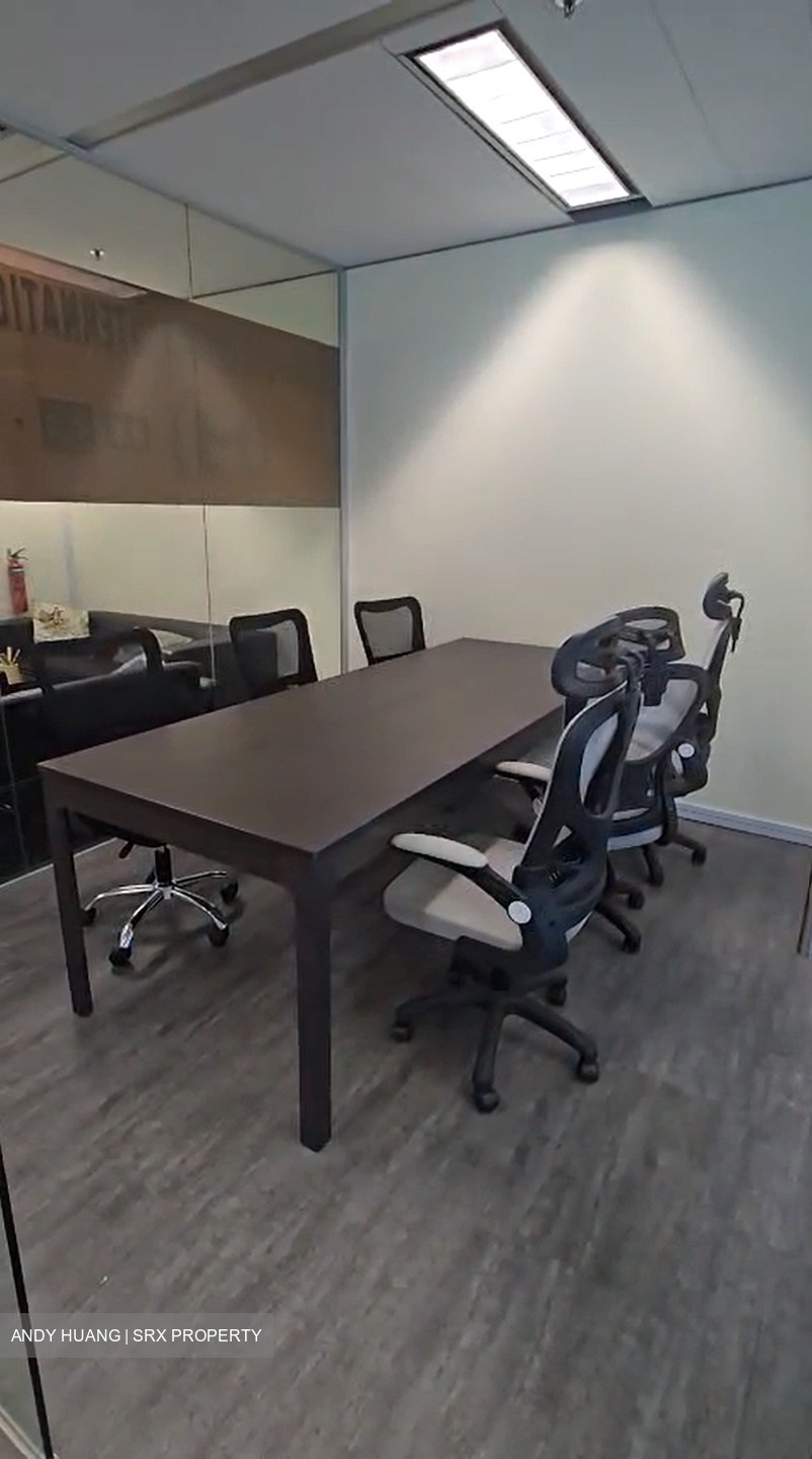 Gateway East (D7), Office #544372191